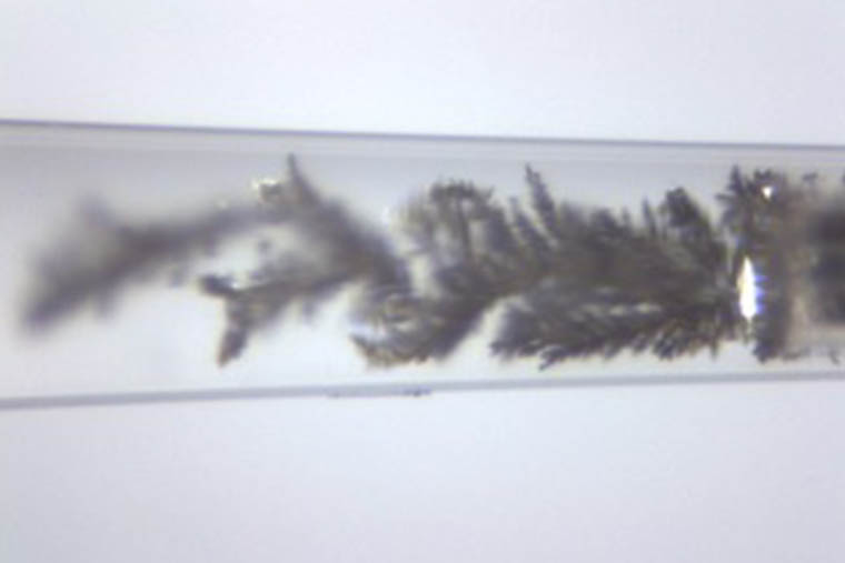 Research from the lab of Peng Bai found that by expanding channels, you can delay and even avoid the formation of dendrites, which can lead to a battery shorting out. The precise relationship can be expressed in terms of a single number, which indicates whether a battery is in danger of shorting, and if so, when. This image is of an expanding channel, which results in a safer battery. The channel widens from about 90 μm to about 180 μm. (Image courtesy of Bai lab)