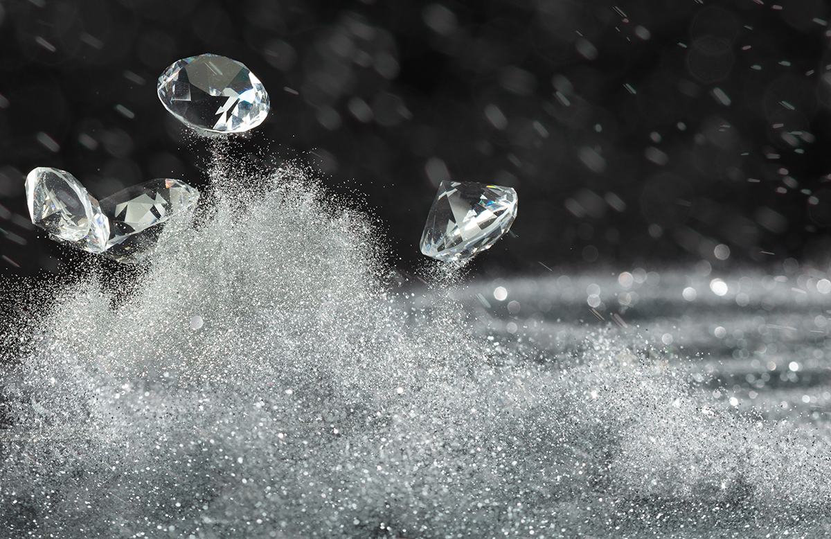 Researchers at WashU have found that diamond dust is not a suitable particle for stratospheric aerosol injection that could cool the Earth. (Photo: Shutterstock)